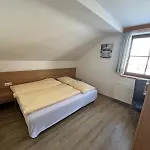 Jugend- Und Wenghofgut Hostel