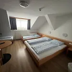 Jugend- Und Wenghofgut Hostel