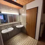 Jugend- Und Wenghofgut Hostel