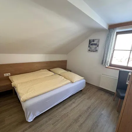 Jugend- Und Wenghofgut Hostel