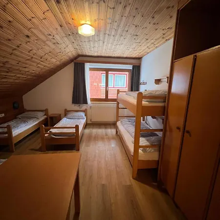 Hostel Jugend- Und Wenghofgut