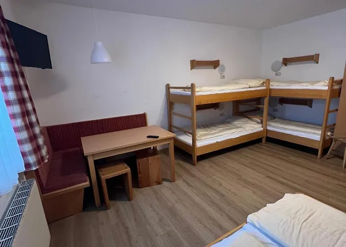 Jugend- Und Wenghofgut Hostel