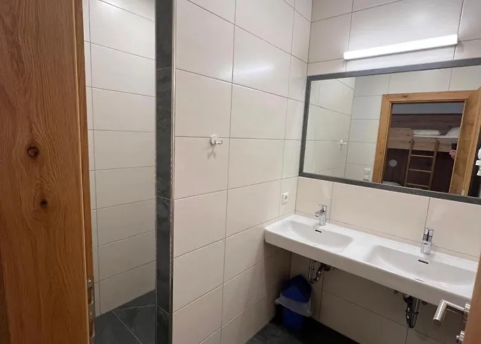 Jugend- Und Wenghofgut Hostel *